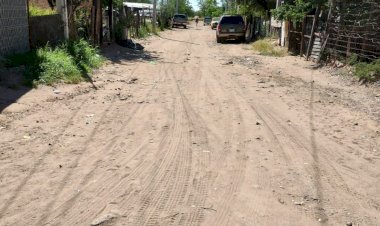 Reportan avance de raspado de calles en colonias antorchistas