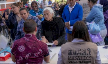 Contra descontento social, gobierno fortalece programas de entrega monetaria