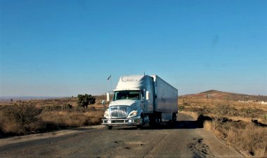 Enormes baches, riesgo para usuarios de carretera  Vetagrande – Saltillo