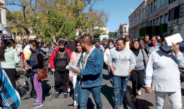 Vecinos de Aguascalientes se manifiestan para exigir servicios básicos.