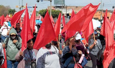 Antorchistas de SLP se manifiestan por obras y servicios