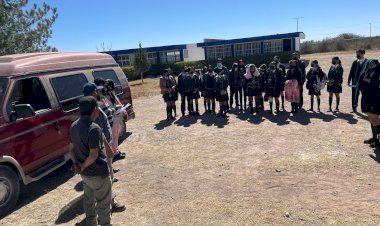 Entrega alcaldesa antorchista transporte escolar para estudiantes de Providencia