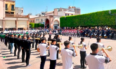 Encuentro de bandas de guerra, engalana Feria Artesanal