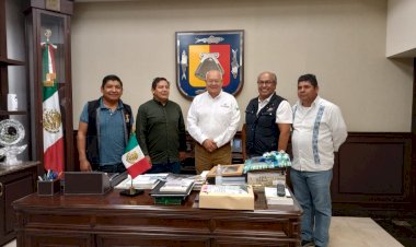 Recibe gobernador de BCS a comitiva antorchista