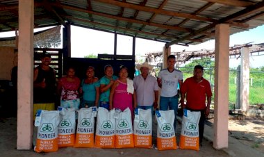 Reciben campesinos de Las Vigas semilla de maíz mejorada