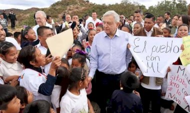 De qué sonríe el mono liso