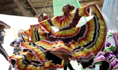 Presentación en Cancún Grupos Culturales Nacionales del Movimiento Antorchista