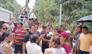 Iluminan con lámparas de paneles solares acceso a la Fraternidad Antorchista