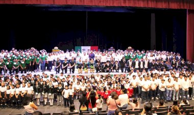 Escuelas antorchistas realizan desfile conmemorativo de la Independencia de México