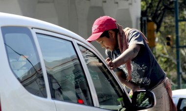 Niños trabajando en pleno 2023