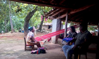 Reciben tinacos pobladores de la localidad de Achigca