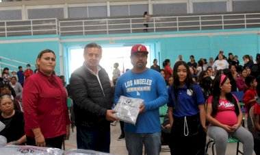 Logran uniformes en secundaria antorchista de Durango capital