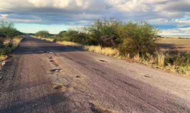 Tapan baches con “tierrita” ante omisión morenista en Zacatecas