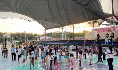 Imparte Antorcha talleres culturales en la cancha del Ticuí