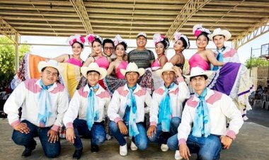 Festejan a niños y madres antorchistas en Culiacán