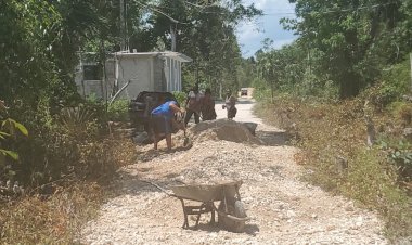 Vecinos de la colonia La Antorcha de Tulum, luchan para mejorar sus calles