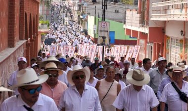 Por nuestros Mártires antorchistas