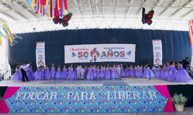 Inician las graduaciones antorchistas en la capital poblana