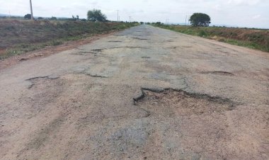 Sigue destruida la carretera Santiaguillo a Calera