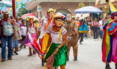 Desfile de inicio de la Feria Huitzilan de Serdán 2024