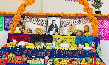 Rinden homenaje a líderes antorchistas con ofrenda