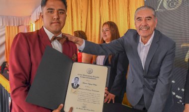 CUT (campus Chimalhuacán) entrega 100 títulos profesionales Telésforo García Carreón