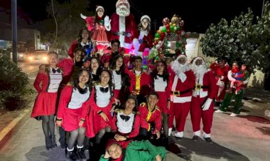 Celebra IESIZ caravana navideña en San Pedro