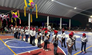 Exitosa posada navideña antorchista 2024 en Coyuca de Benítez