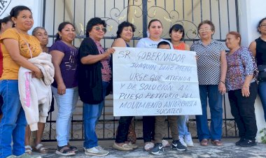 Con mega pancarta piden audiencia al gobernador Joaquín Díaz Mena