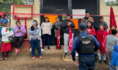 Padres de familia de Coatepec, exigen cambio de director por ineficiencia