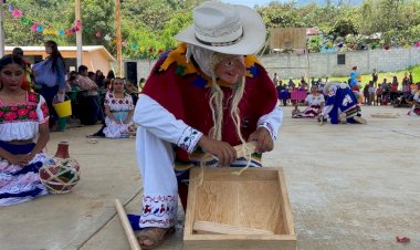 Celebración a las madres indígenas de Santiago el Pinar, Chiapas