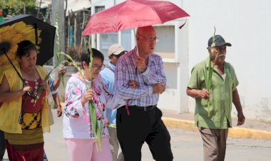 Maestros y estudiantes de Tecomatlán rinden homenaje póstumo a docentes