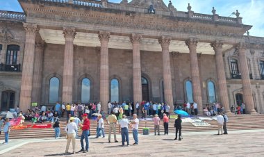 Más de 200 jubilados en Monterrey reclaman aumento a pensiones