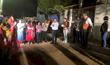 Antorchistas y Alcalde supervisan avance de pavimentación