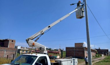 Vecinos de colonia Valle Verde consiguen alumbrado público